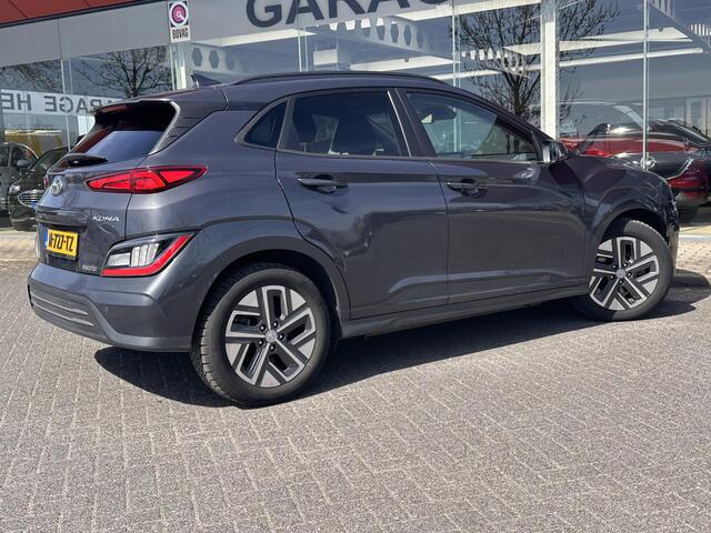 Hyundai Kona EV Fashion 64 kWh | SOH: 96,3%| Facelift | 3 Fase | Warmtepomp | Navi | HUD | Adaptive CC | Camera |
