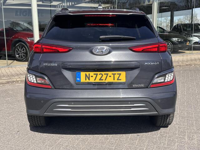 Hyundai Kona EV Fashion 64 kWh | SOH: 96,3%| Facelift | 3 Fase | Warmtepomp | Navi | HUD | Adaptive CC | Camera |