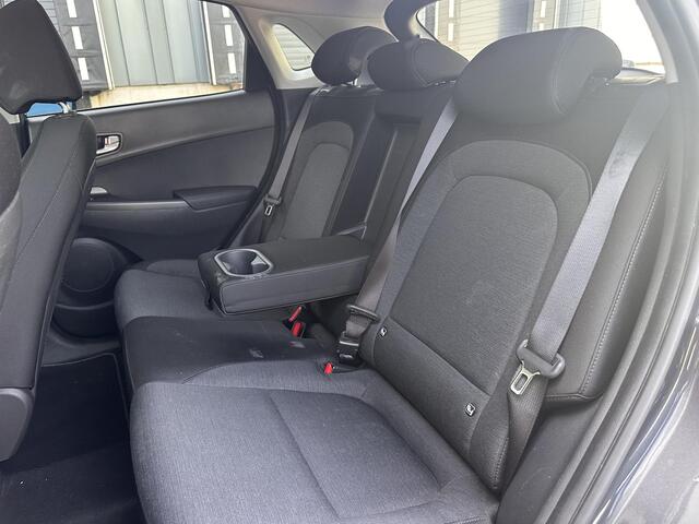 Hyundai Kona EV Fashion 64 kWh | SOH: 96,3%| Facelift | 3 Fase | Warmtepomp | Navi | HUD | Adaptive CC | Camera |