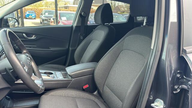 Hyundai Kona EV Fashion 64 kWh | SOH: 96,3%| Facelift | 3 Fase | Warmtepomp | Navi | HUD | Adaptive CC | Camera |