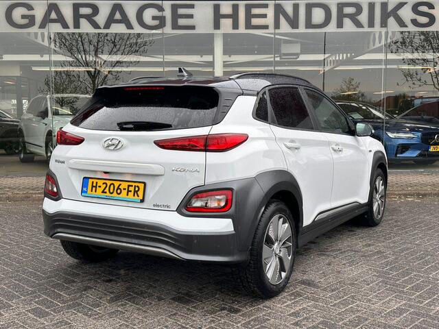 Hyundai Kona EV Fashion 64 kWh | SOH: 95,5% | Full LED | Blindspot | Elektr Stoelen | Two Tone White - Darknight metallic |