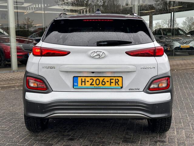 Hyundai Kona EV Fashion 64 kWh | SOH: 95,5% | Full LED | Blindspot | Elektr Stoelen | Two Tone White - Darknight metallic |