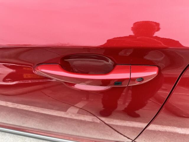 Hyundai Kona EV Premium 64 kWh Trekhaak | Leder | Stoel&Stuurverw + Koeling | Navi | Camera