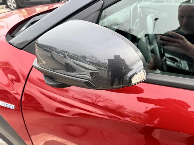 Hyundai Kona EV Premium 64 kWh Trekhaak | Leder | Stoel&Stuurverw + Koeling | Navi | Camera