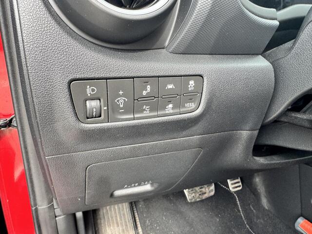 Hyundai Kona EV Premium 64 kWh Trekhaak | Leder | Stoel&Stuurverw + Koeling | Navi | Camera