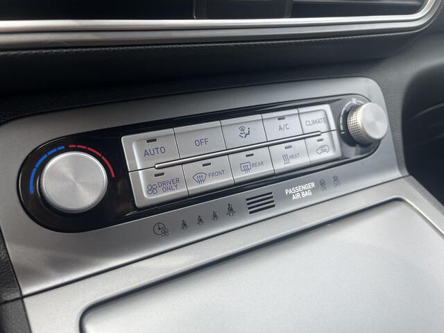 Hyundai Kona EV Fashion 64 kWh / Origineel NL auto / Cruise Control Adaptief / Lane Assist / Dode Hoek Detectie / Keyless Entry & Start / Apple Carplay & Android Auto / Navigatie / Lichtmetalen Velgen 17" / Head-Up Display /