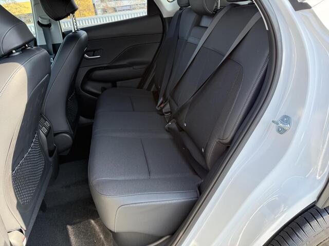 Hyundai Kona 1.6 GDI HEV Comfort Plus / ¤3500,- voordeel / Elektrische Achterklep / Stoel Verwarming V+A / Stuur Verwarming / Keyless / Adaptive Cruise / Navigatie / Apple Carplay & Android Auto /