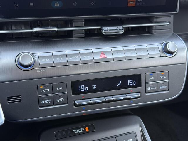 Hyundai Kona 1.6 GDI HEV Comfort Plus / ¤3500,- voordeel / Elektrische Achterklep / Stoel Verwarming V+A / Stuur Verwarming / Keyless / Adaptive Cruise / Navigatie / Apple Carplay & Android Auto /