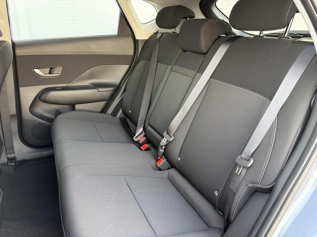 Hyundai Kona Electric Long Range Pure Edition 64.8 kWh / Navigatie / Apple & Android carplay / Airco / Achteruitrijcamera / Parkeersensoren Voor & Achter /