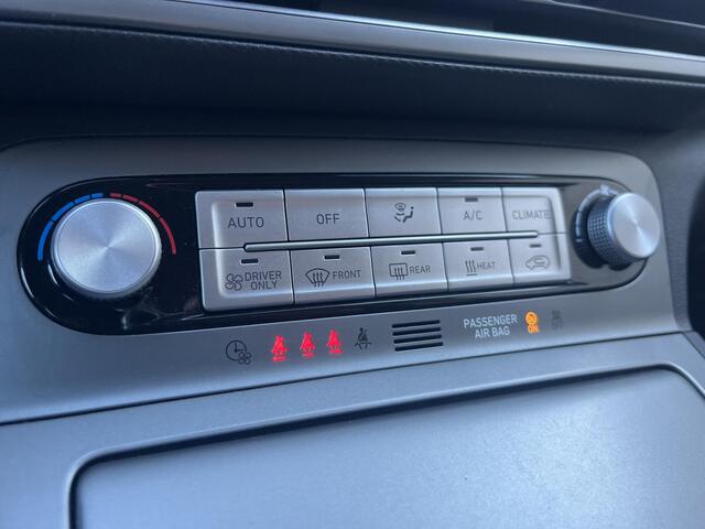 Hyundai Kona EV Fashion 64 kWh / 100% SOH/ NL auto / Cruise Control Adaptief / Lane Assist / Dode Hoek Detectie / Keyless Entry & Start / Apple Carplay & Android Auto / Navigatie / Lichtmetalen Velgen 17" / Head-Up Display /