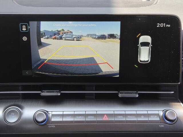 Hyundai Kona Electric Comfort Smart 65.4 kWh / SOH 100% / Fabrieksgarantie tot 04-2030 / Stuur- & Stoelverwarming / CCS snelladen / Achteruitrijcamera / Head Up Display / Adaptief cruise control / Keyless Entry/Start / Apple Carplay Android Auto /