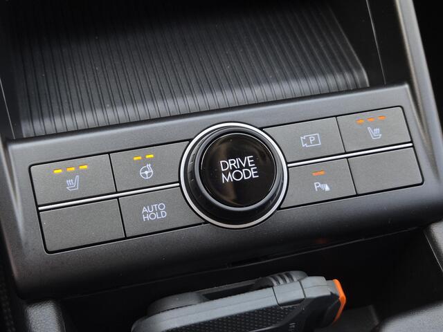 Hyundai Kona Electric Comfort Smart 65.4 kWh / SOH 100% / Fabrieksgarantie tot 04-2030 / Stuur- & Stoelverwarming / CCS snelladen / Achteruitrijcamera / Head Up Display / Adaptief cruise control / Keyless Entry/Start / Apple Carplay Android Auto /
