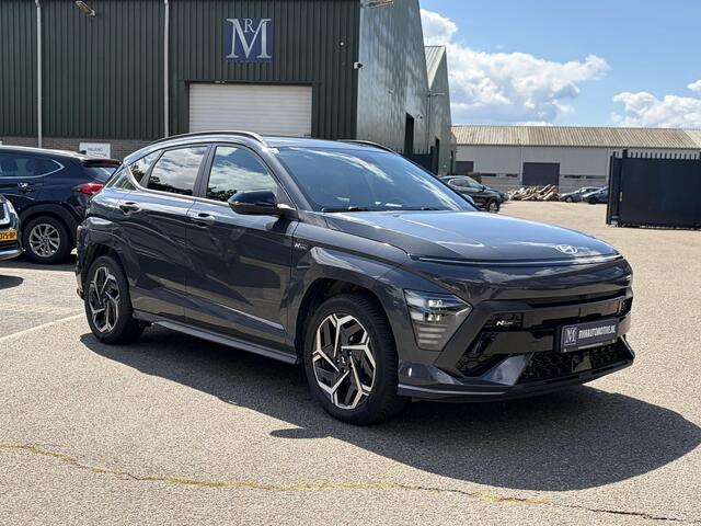 Hyundai Kona 1.6 GDI HEV N Line FULL OPTION| STOELVERWARMING + VENTILATIE| STUURVERWARMING| ELEK. STOEL| ELEK. ACHTERKLEP| ADAPTIVE CRUISE CONTROL| 360 CAMERA | ALL SEASON BANDEN |