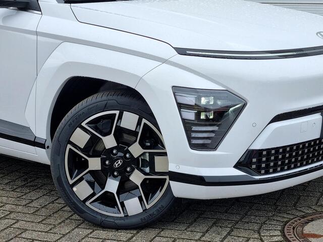 Hyundai Kona Premium 64.8 kWh Long Range / ¤ 3.500,- Voordeel / Uit Voorraad Leverbaar / Prijs is rijklaar / Lederen bekleding / Apple & Android Carplay / Adaptieve Cruise Control / Lane Assist / 100% SoH / Full Option /