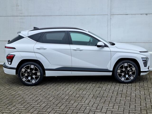 Hyundai Kona Premium 64.8 kWh Long Range / ¤ 3.500,- Voordeel / Uit Voorraad Leverbaar / Prijs is rijklaar / Lederen bekleding / Apple & Android Carplay / Adaptieve Cruise Control / Lane Assist / 100% SoH / Full Option /