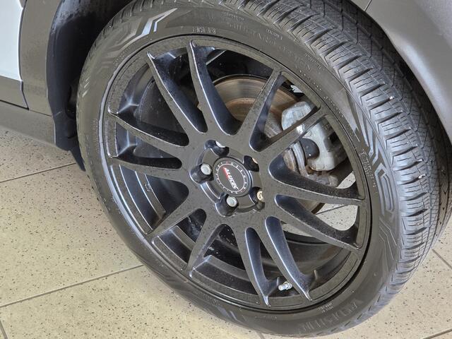 Hyundai Kona 1.0T Comfort/ Trekhaak/ Camera/ Apple + Android/ DAB+/ Clima/ Cruise/ Elek. pakket/ Isofix/ Bluetooth/ Armsteun/ Multi. LEDER. Stuur/ Mistl./ Dakrails.