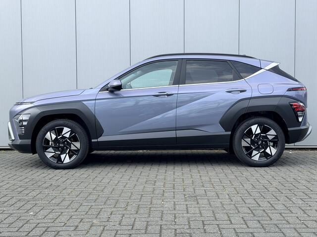Hyundai Kona 1.6 GDI HEV Comfort Smart / 3000 Voordeel / Stoel- & Stuurverwarming / Achteruitrijcamera / Navigatie / Climate Control / Adaptive Cruise Control / Parkeersensoren Voor + Achter / Digitaal Display / LED Verlichting /