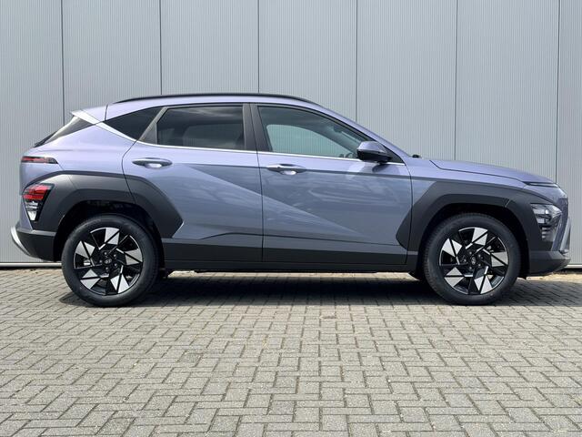 Hyundai Kona 1.6 GDI HEV Comfort Smart / 3000 Voordeel / Stoel- & Stuurverwarming / Achteruitrijcamera / Navigatie / Climate Control / Adaptive Cruise Control / Parkeersensoren Voor + Achter / Digitaal Display / LED Verlichting /
