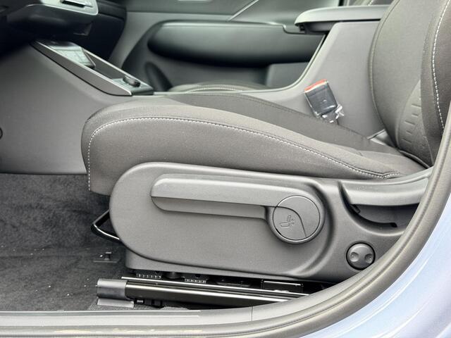 Hyundai Kona 1.6 GDI HEV Comfort Smart / 3000 Voordeel / Stoel- & Stuurverwarming / Achteruitrijcamera / Navigatie / Climate Control / Adaptive Cruise Control / Parkeersensoren Voor + Achter / Digitaal Display / LED Verlichting /