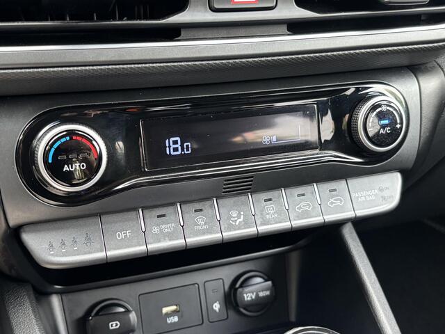 Hyundai Kona 1.6 GDI HEV Premium / Navigatie / Apple Carplay & Android Auto / Lederen Bekleding / Stuur & Stoelverwarming / Stoelventilatie / Elektrisch Verstelbare Stoelen / LED lampen / Parkersensoren Rondom / HUD /
