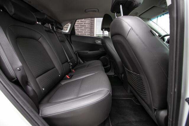 Hyundai Kona EV Premium 64 kWh - Stoelventilatie | Achterbankverw. | Adpt. cruise