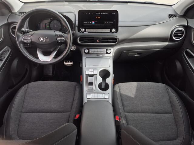 Hyundai Kona EV Fashion 64 kWh / Head Up Display / CCS snelladen / Warmtepomp / Achteruitrijcamera / Apple Carplay Android Auto / Draadloze telefoon lader / Keyless Entry/Start / Navigatie / Krell Audio Systeem / Parkeersensoren achter /