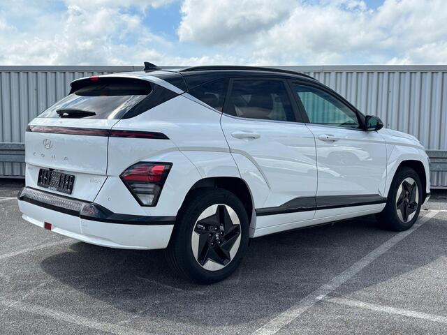 Hyundai Kona Electric Comfort Smart 65.4 kWh / ¤3500,- Voordeel / Uit Voorraad Leverbaar / Elektrische Achterklep / Navigatie / Achteruitrij Camera / Adaptive Cruise / Keyless /