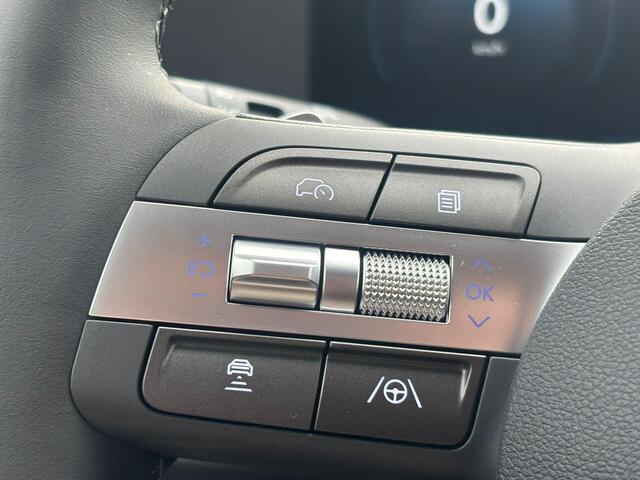 Hyundai Kona Electric Pure Edition 64.8 kWh / ¤500,- Voordeel / Uit Voorraad Leverbaar / Stoel- & Stuurverwarming / Achteruitrijcamera / Parkeersensoren Voor + Achter / Dynamische Navigatie / Climate Control / Adaptive Cruise Control /