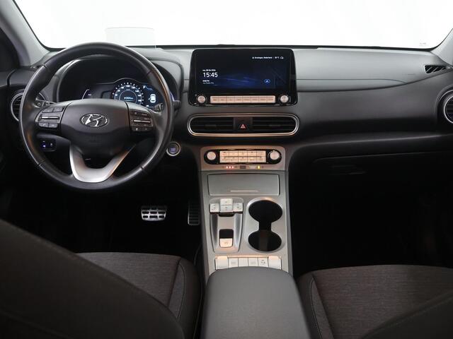 Hyundai Kona EV Fashion 64 kWh | SOH 96% | HUD | Navigatie | Camera | DAB | Apple CarPlay/ Android Auto | Adaptieve Cruise Control | KRELL Audio |