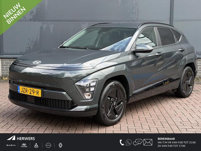 Hyundai Kona Electric Pure Edition 64.8 kWh / Stuur & Stoelverwarming / Navigatie / Achteruitrijcamera / Apple CarPlay & Android Auto / Parkeersensoren V + A /