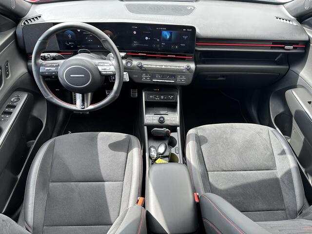 Hyundai Kona 1.6 GDI HEV N Line / N-Line interieur & Exterieur / Leer-Alcantara / Adaptieve Cruise Control / 18" LMV / Stoel + Stuurwiel verwarming voor & achter / Stoelventilatie / 360 graden camera /
