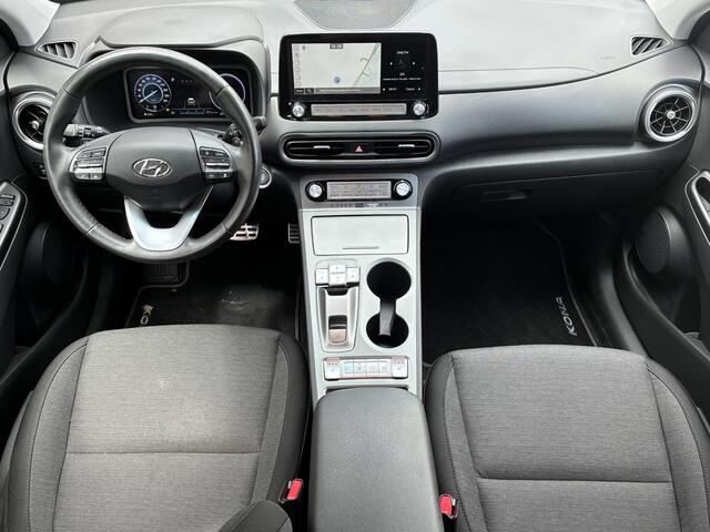 Hyundai Kona EV Fashion 64 kWh / ¤19.985,- ex btw / Grijs Kenteken / Navigatie / Apple Carplay/Android Auto / Achteruitrijcamera / Stoel-/Stuurverwarming / HUD / KRELL audio /