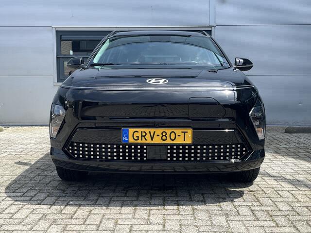 Hyundai Kona Electric Comfort 65.4 kWh | SoH 98.5% | Navigatie/ Apple Carplay/Android Auto | Achteruitrijcamera | PDC V+A | NL Auto | vast Trekhaak |