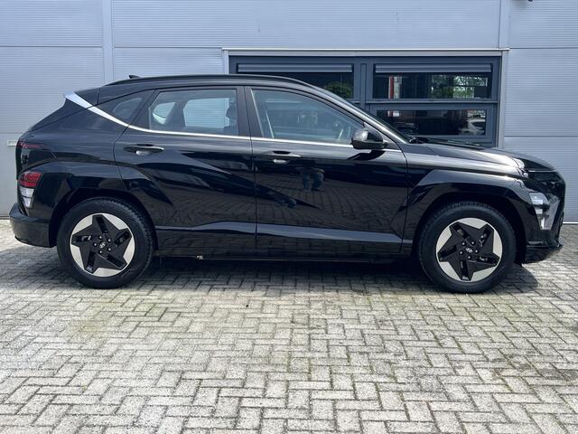 Hyundai Kona Electric Comfort 65.4 kWh | SoH 98.5% | Navigatie/ Apple Carplay/Android Auto | Achteruitrijcamera | PDC V+A | NL Auto | vast Trekhaak |