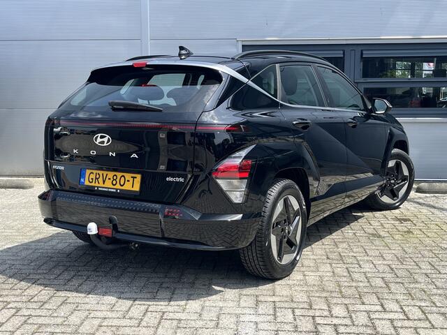 Hyundai Kona Electric Comfort 65.4 kWh | SoH 98.5% | Navigatie/ Apple Carplay/Android Auto | Achteruitrijcamera | PDC V+A | NL Auto | vast Trekhaak |