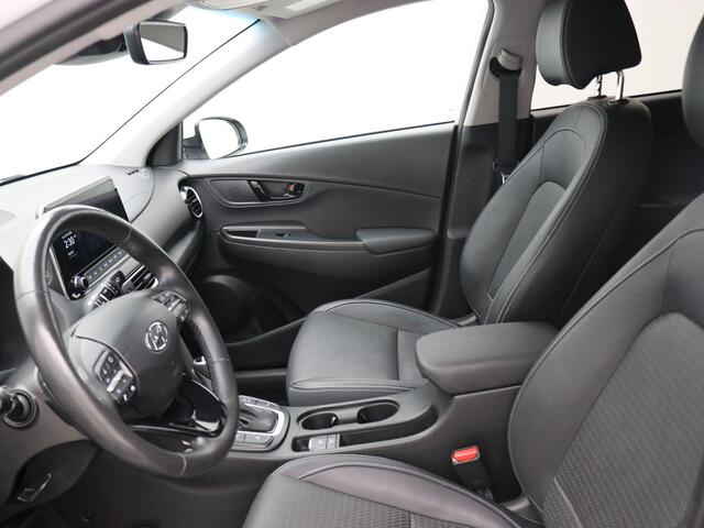 Hyundai Kona 1.6 GDI HEV Premium / Trekhaak / Lederen bekleding / HUD Display / Navigatie / Adaptieve Cruise Control / Elektrisch stoel voor / Stoel verwarming & koeling voor / NL Auto / Dealeronderhouden/