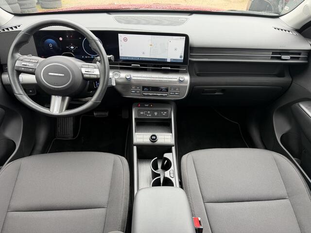 Hyundai Kona Comfort Smart 48.4 kWh / SOH 100% / Fabrieksgarantie tot 2-2030 / Adaptieve Cruise / Navigatie / Camera / Stoel Verwarming / Stuurwiel Verwarming / Adaptieve Cruise /