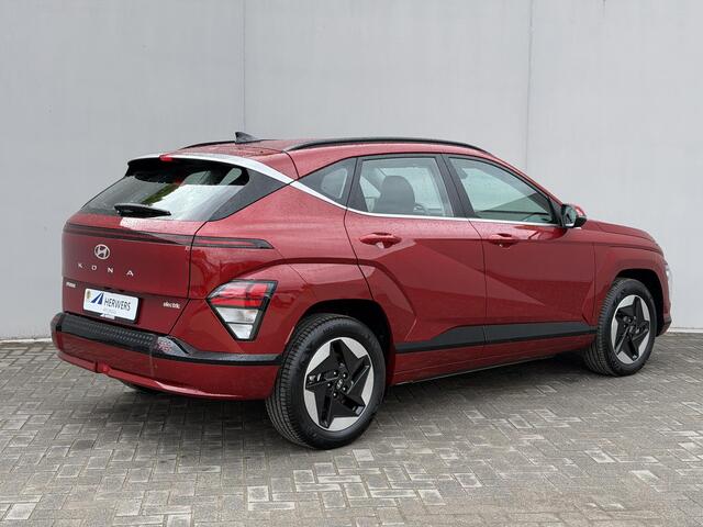 Hyundai Kona Comfort Smart 48.4 kWh / SOH 100% / Fabrieksgarantie tot 2-2030 / Adaptieve Cruise / Navigatie / Camera / Stoel Verwarming / Stuurwiel Verwarming / Adaptieve Cruise /