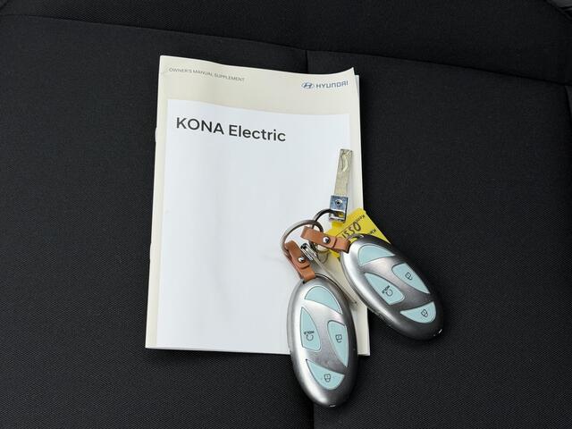 Hyundai Kona Comfort Smart 48.4 kWh / SOH 100% / Fabrieksgarantie tot 2-2030 / Adaptieve Cruise / Navigatie / Camera / Stoel Verwarming / Stuurwiel Verwarming / Adaptieve Cruise /