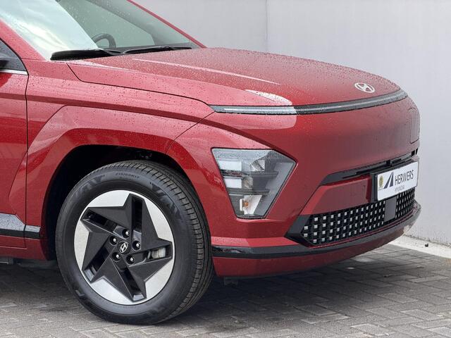 Hyundai Kona Comfort Smart 48.4 kWh / SOH 100% / Fabrieksgarantie tot 2-2030 / Adaptieve Cruise / Navigatie / Camera / Stoel Verwarming / Stuurwiel Verwarming / Adaptieve Cruise /