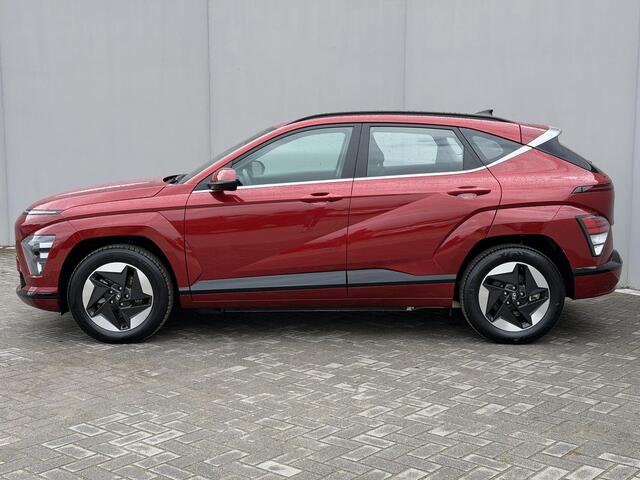 Hyundai Kona Comfort Smart 48.4 kWh / SOH 100% / Fabrieksgarantie tot 2-2030 / Adaptieve Cruise / Navigatie / Camera / Stoel Verwarming / Stuurwiel Verwarming / Adaptieve Cruise /
