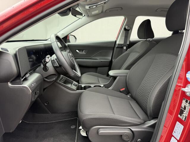Hyundai Kona Comfort Smart 48.4 kWh / SOH 100% / Fabrieksgarantie tot 2-2030 / Adaptieve Cruise / Navigatie / Camera / Stoel Verwarming / Stuurwiel Verwarming / Adaptieve Cruise /