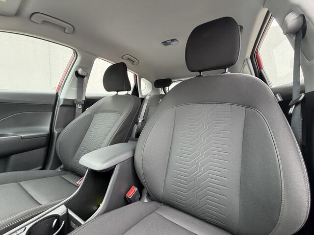 Hyundai Kona Comfort Smart 48.4 kWh / SOH 100% / Fabrieksgarantie tot 2-2030 / Adaptieve Cruise / Navigatie / Camera / Stoel Verwarming / Stuurwiel Verwarming / Adaptieve Cruise /