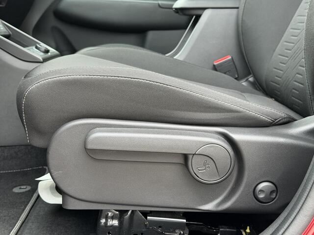 Hyundai Kona Comfort Smart 48.4 kWh / SOH 100% / Fabrieksgarantie tot 2-2030 / Adaptieve Cruise / Navigatie / Camera / Stoel Verwarming / Stuurwiel Verwarming / Adaptieve Cruise /