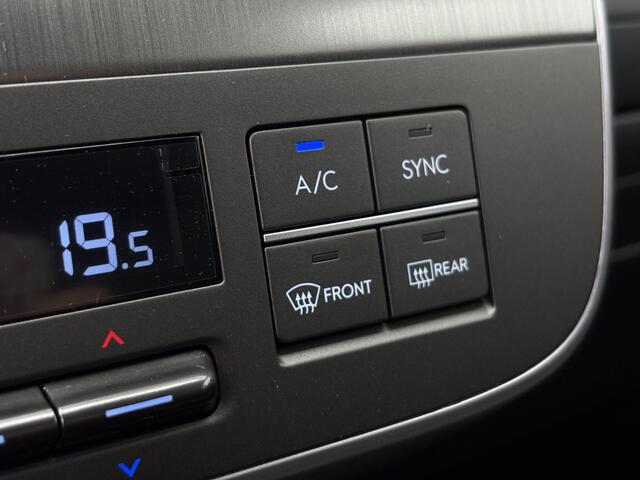 Hyundai Kona 1.6 GDI HEV Comfort Plus / 4000,- voordeel / Stoelverwarming voor en achter / Stuurverwarming / Navigatie / Apple Carplay/Android Auto / Stof/Lederen bekleding / Climate Control / Cruis Control Adaptief /