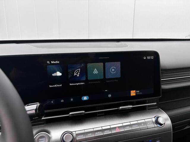 Hyundai Kona 1.6 GDI HEV Comfort Plus / 4000,- voordeel / Stoelverwarming voor en achter / Stuurverwarming / Navigatie / Apple Carplay/Android Auto / Stof/Lederen bekleding / Climate Control / Cruis Control Adaptief /
