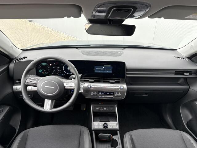 Hyundai Kona 1.6 GDI HEV Comfort Plus / 4000,- voordeel / Stoelverwarming voor en achter / Stuurverwarming / Navigatie / Apple Carplay/Android Auto / Stof/Lederen bekleding / Climate Control / Cruis Control Adaptief /