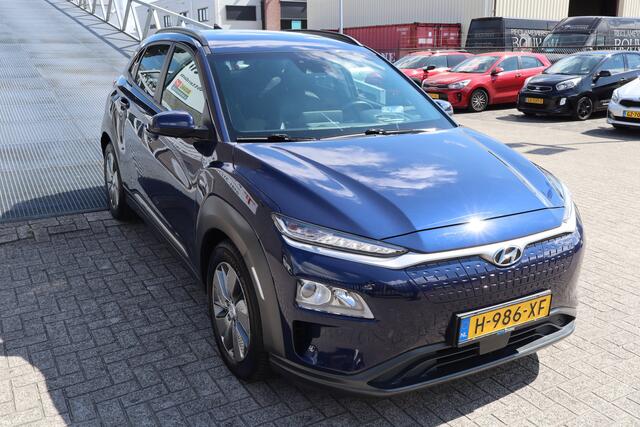Hyundai Kona EV Fashion 64 kWh Nederlandse auto/Stoelverwarming/Achteruitrijcamera/Apple carplay/Warmtepomp/Adaptieve cruise control/Lane assist/Dodehoek assistent/Climate control/Navigatie