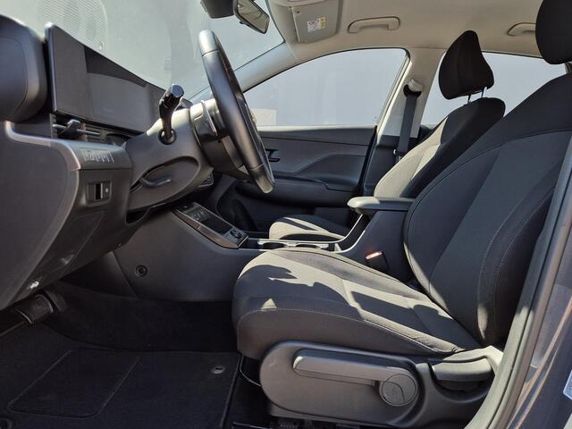 Hyundai Kona 1.6 GDI HEV Comfort / Trekgewicht 1300 kg / Apple Carplay Android Auto / Achteruitrijcamera / Keyless Entry/Start / Adaptief cruise control / Climate control / Parkeersensoren voor en achter / Lichtmetalen wielen 16" /