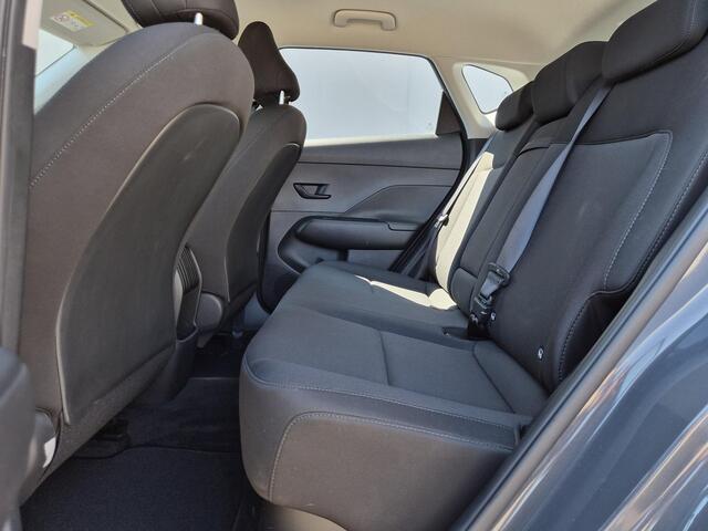 Hyundai Kona 1.6 GDI HEV Comfort / Trekgewicht 1300 kg / Apple Carplay Android Auto / Achteruitrijcamera / Keyless Entry/Start / Adaptief cruise control / Climate control / Parkeersensoren voor en achter / Lichtmetalen wielen 16" /